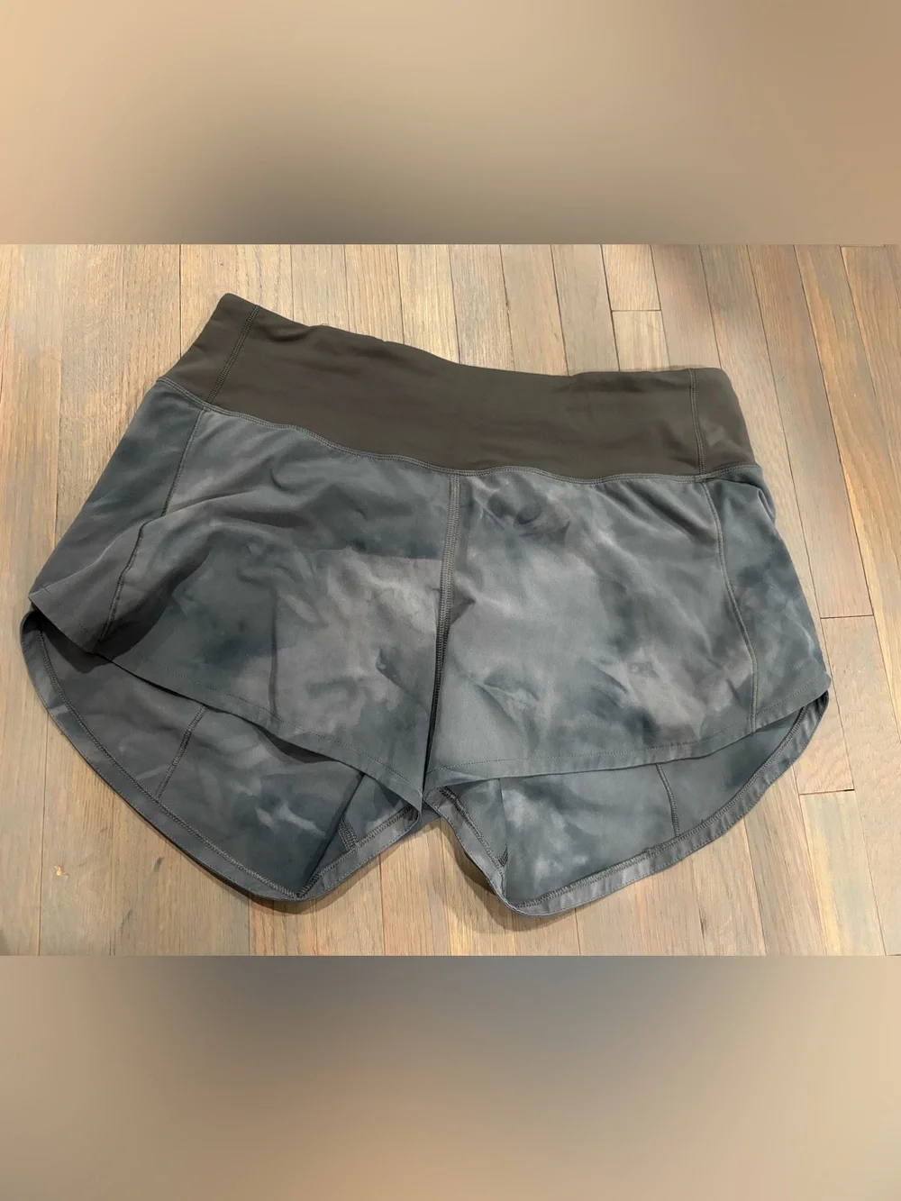 813. Lululemon Speed Up Lined Short